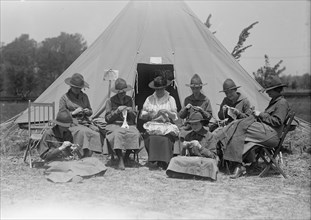 Woman's National Service School Under Woman's Section, Navy League - Knitting, 1916.