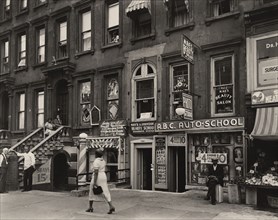 Harlem Street: II, 422-424 Lenox Avenue, 1938.