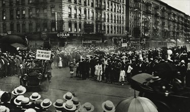 UNIA Parade, organized in Harlem, 1920.