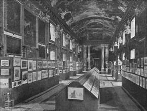 'L'art Francais a Rome; un des salons de la galerie Colonna, ou sont exposees, a Rome..., 1916. Creator: Unknown.