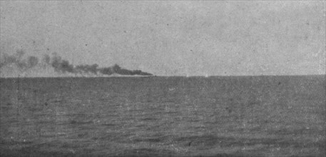 'Le "Goeben" contre le torpilleur "Schastlivyi" (21 sept. 1915); La derniere salve du..., 1915. Creator: Unknown.