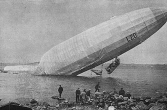'Trois Zeppelins detruits en trois jours. Le "L20" dans un fjord de Norvege; En derivant..., 1916. Creator: Unknown.