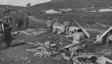 'La guerre aerienne en Macedoine Grecque : un avion ennemi "Descendu" dans le lac amatovo..., 1916. Creator: Unknown.