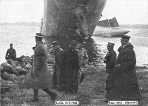 'Trois Zeppelins detruits en trois jours. Le "L20" dans un fjord de Norvege; Le capitaine..., 1916. Creator: Unknown.