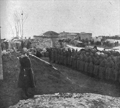 'Le general Kalitine felicite les soldats qui ont occupe Hassan-Kale, sur la route d'Erzeroum', 1916 Creator: Unknown.