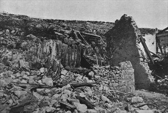 'Sur le front Italien; Apres une action violente sur le Carso les ruines du village de Selz..., 1916 Creator: Unknown.