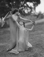 Desha and Leah, 1921 July 30. Creator: Arnold Genthe.