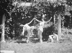 Helen Moeller and pupils, 1922 July 18. Creator: Arnold Genthe.