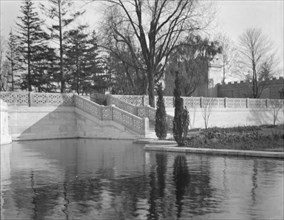 Untermeyer [i.e. Untermyer] garden, 1917 Creator: Arnold Genthe.