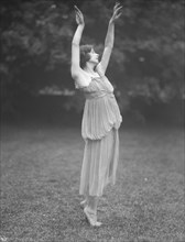 Desha dancing in Port Washington, 1921 Aug. 21. Creator: Arnold Genthe.