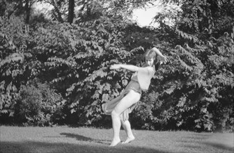 Desha dancing in Port Washington, 1921 Aug. 21. Creator: Arnold Genthe.