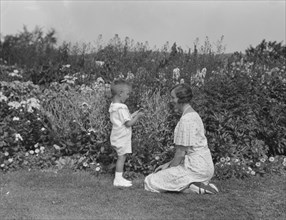 Rochester, Mrs., and Dudley, outdoors, 1931 July 25. Creator: Arnold Genthe.