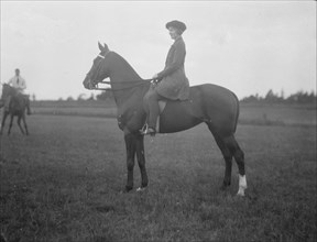 Crosbie, Violet, Miss, on horseback at Long Beach, New York, 1917 Aug. Creator: Arnold Genthe.