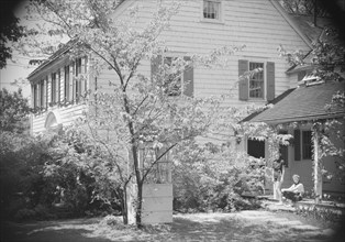 DeLamar, Alice, Miss, and unidentified woman by house, between 1927 and 1942. Creator: Arnold Genthe.