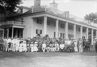 Group at Mount Vernon, 1917. Creator: Harris & Ewing.