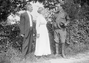 National Guard of D.C. - Capt. Louis Wilson And Parents, 1915. Creator: Harris & Ewing.