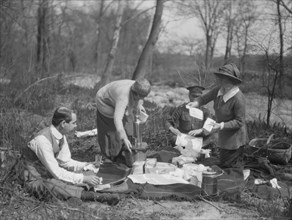 Picnic with Martha Hedman and friends, between 1912 and 1919. Creator: Arnold Genthe.