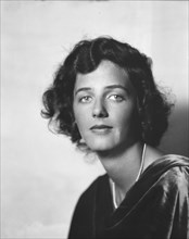 Kramer, A.L., Mrs. (Alice Bishop), portrait photograph, 1932 Creator: Arnold Genthe.