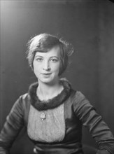 Leezbinska, Eugenia, Miss, portrait photograph, between 1927 and 1942. Creator: Arnold Genthe.