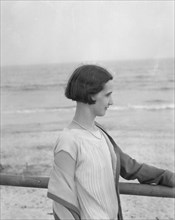 Rothbart, Anna, Miss, at the beach, between 1920 and 1935. Creator: Arnold Genthe.