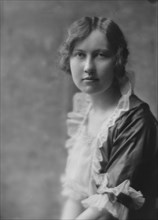 Adams, Cornelia B., Miss, portrait photograph, 1914. Creator: Arnold Genthe.