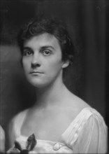 Adams, Dunbar Wright, Miss, portrait photograph, 1915. Creator: Arnold Genthe.
