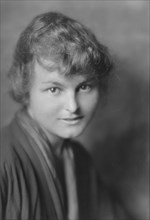 Allen, Dorothy, Miss, portrait photograph, 1914 Aug. 13. Creator: Arnold Genthe.