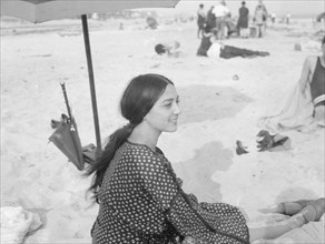 Aoliado, Miss, at the beach, between 1920 and 1935. Creator: Arnold Genthe.