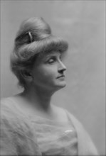 Atherton, Gertrude, portrait photograph, 1912 May 22. Creator: Arnold Genthe.