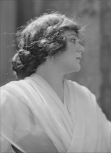 Ayers, Paula, Miss, portrait photograph, 1916 Oct. 10. Creator: Arnold Genthe.