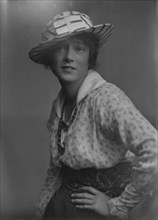 Baldwin, Kathryn, Miss, portrait photograph, 1914 May 29. Creator: Arnold Genthe.