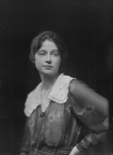 Baldwin, Kathryn, Miss, portrait photograph, between 1914 and 1916. Creator: Arnold Genthe.