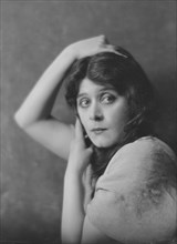Bara, Theda, Miss, portrait photograph, 1916 Nov. 11. Creator: Arnold Genthe.