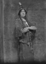 Barhyte, Marion, Miss, portrait photograph, 1914 Feb. 25. Creator: Arnold Genthe.