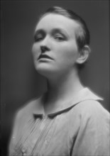 Barnwell, Mrs., portrait photograph, between 1913 and 1942. Creator: Arnold Genthe.