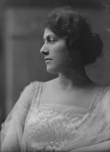 Barr, Marian, Miss, portrait photograph, 1917. Creator: Arnold Genthe.