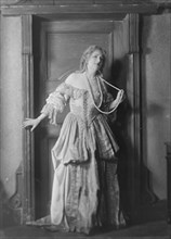 Bates, Blanche, Miss (Mrs. George Creel), portrait photograph, 1919 Mar. 6. Creator: Arnold Genthe.