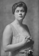 Beecher, Janet, Miss, portrait photograph, 1915 Mar. 1. Creator: Arnold Genthe.