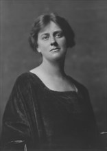 Beegle, Miss, portrait photograph, 1916. Creator: Arnold Genthe.