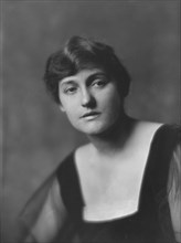 Bernstein, Theodore, Mrs., portrait photograph, 1916. Creator: Arnold Genthe.