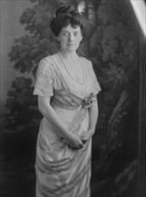 Birmingham, Lillian, Miss, portrait photograph, 1913 July 10. Creator: Arnold Genthe.