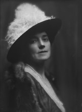Birmingham, Lillian, Miss, portrait photograph, 1913 July 10. Creator: Arnold Genthe.