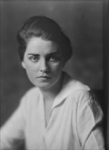 Bonita, Miss, portrait photograph, 1915 June 4. Creator: Arnold Genthe.