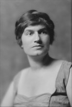 Braden, Adele, Miss, portrait photograph, 1915 Nov. 5. Creator: Arnold Genthe.