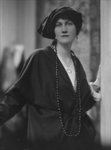 Breese, Frances, Miss, portrait photograph, 1914 Apr. 20. Creator: Arnold Genthe.