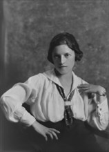 Brethman, Alla, Miss, portrait photograph, 1917 Sept. 29. Creator: Arnold Genthe.