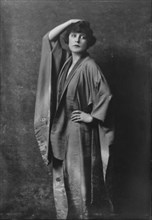 Bruns, Julia, Miss, portrait photograph, not before 1916. Creator: Arnold Genthe.
