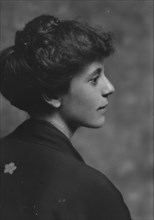 Buell, Miss, portrait photograph, 1914 Sept. 18. Creator: Arnold Genthe.