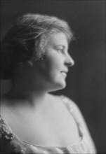 Bulen, Miss, portrait photograph, 1914 Dec. Creator: Arnold Genthe.