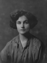 Byrne, Beatrice, Miss, portrait photograph, 1917. Creator: Arnold Genthe.